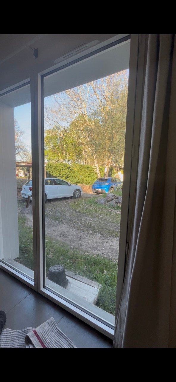 Baie vitrée coulissante avant nettoyage